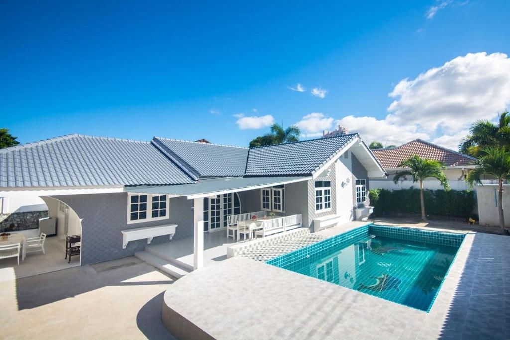 Bazén v ubytování Loma Pool Villa nebo v jeho okolí
