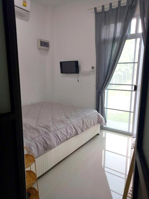 Postel nebo postele na pokoji v ubytování ComeHome Lamphun