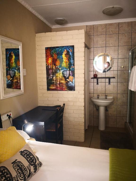 3 Brothers B&B - Double Room - Mexican Room