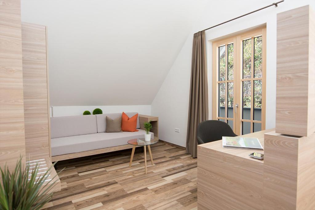 Hotelmyhome - Family Room With Balcony
