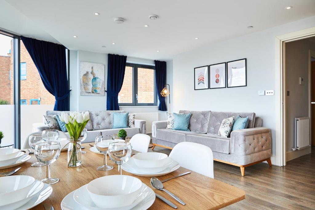 Gallery image of Elegant Plus Luxury Apartments in London