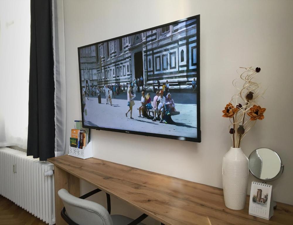 Telewizja i/lub zestaw kina domowego w obiekcie Marienbad Apartment