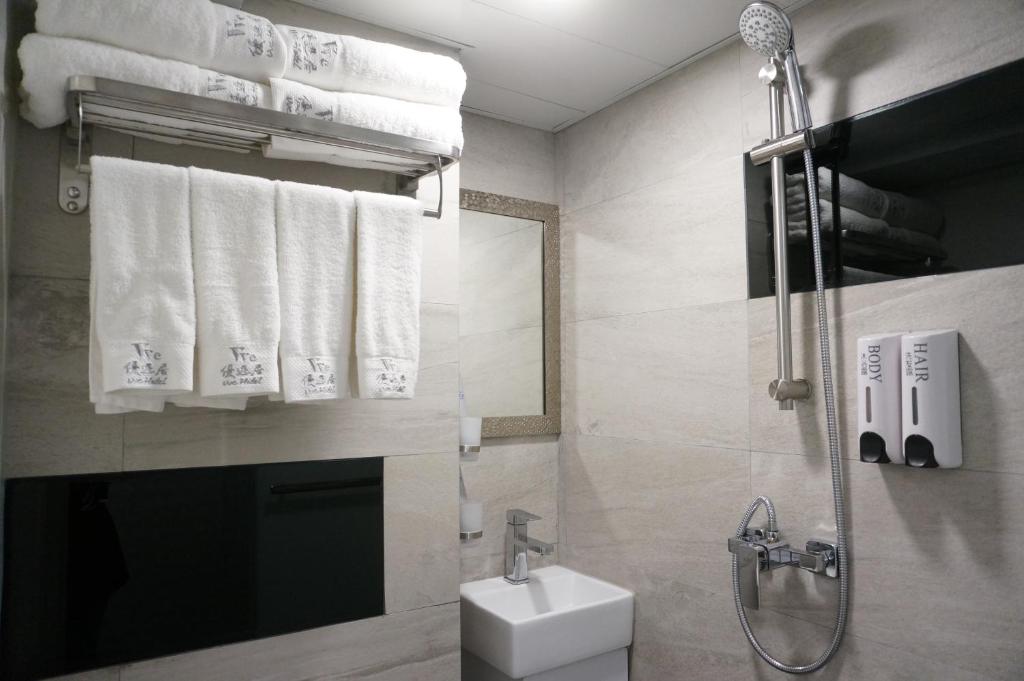 Bilik mandi di Vve Vve Hotel