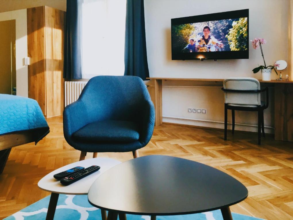 Telewizja i/lub zestaw kina domowego w obiekcie Marienbad Apartment