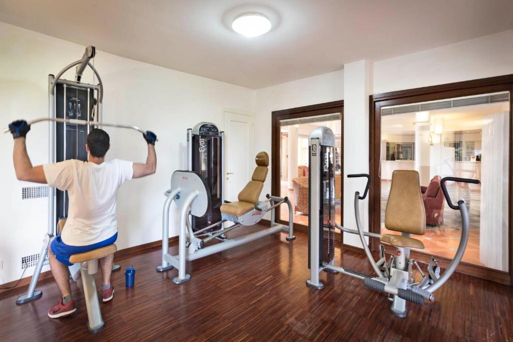 Posilňovňa alebo fitness centrum v ubytovaní Hotel Santa Gilla
