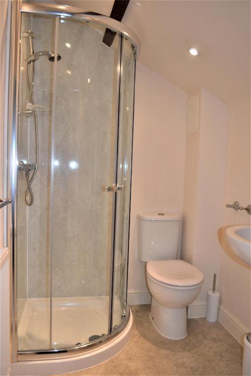 The Old Bottle Store - 2 Double Bedrooms, 2 Bathrooms, St Ives, Cambridgeshire - Casa De Dos Dormitorios