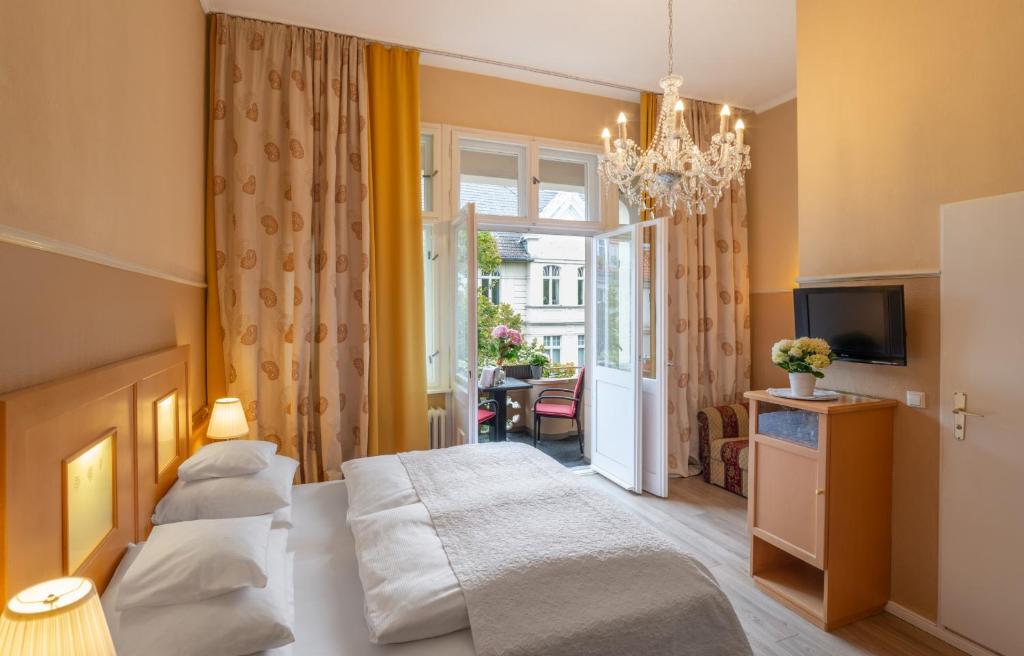 Postel nebo postele na pokoji v ubytování Hotel Augusta Am Kurfürstendamm