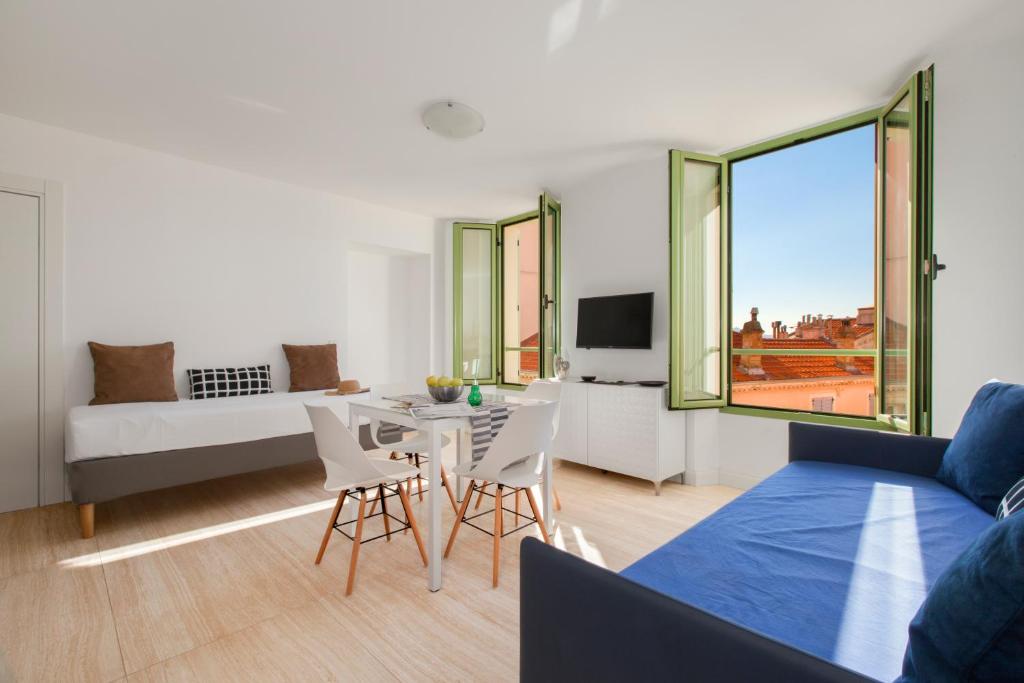 Cannes Old Town Suites - Deluxe Studio