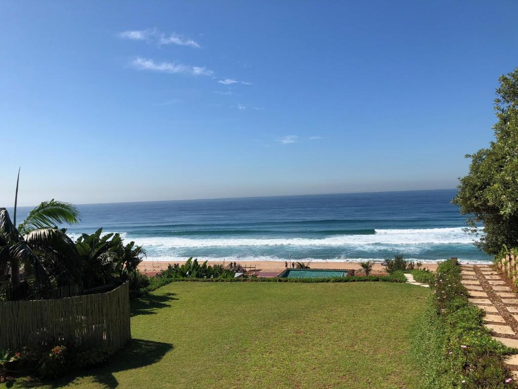 Ansteys Beach Self Catering Apartments - Cabaña Con Patio