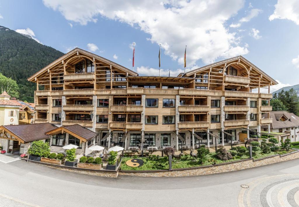 Nespecifikovaný výhled na hory nebo výhled na hory při pohledu z hotelu