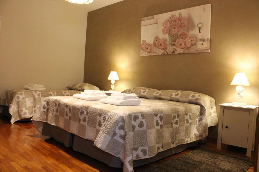 Łóżko lub łóżka w pokoju w obiekcie B&B Villa dei Cigni Reali