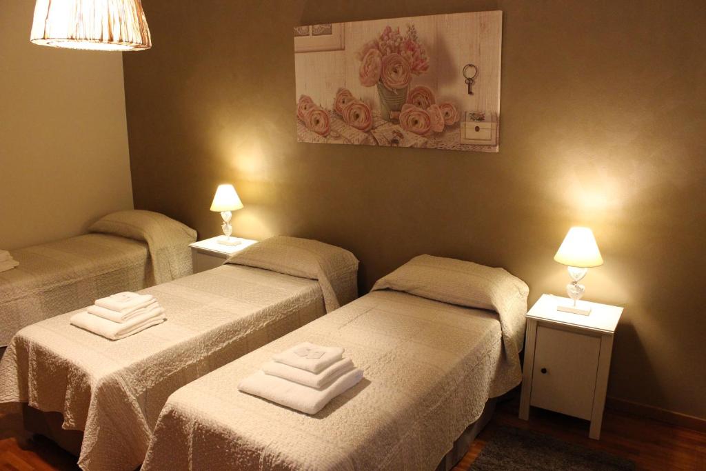 Łóżko lub łóżka w pokoju w obiekcie B&B Villa dei Cigni Reali