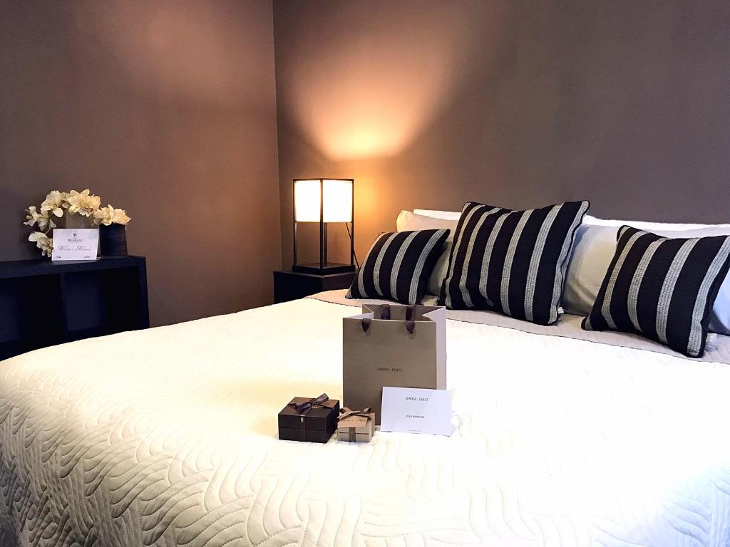 A bed or beds in a room at VILLA MARRONE - Relais -