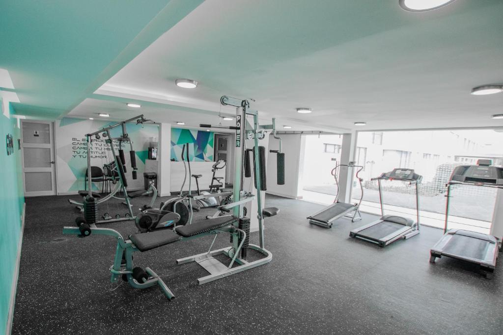 Fitness centrum a/nebo fitness zařízení v ubytování Hotel Ajavi