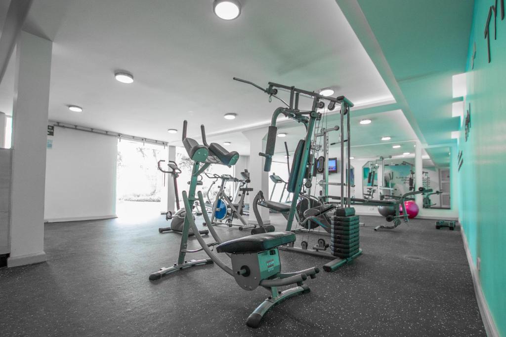 Fitness centrum a/nebo fitness zařízení v ubytování Hotel Ajavi