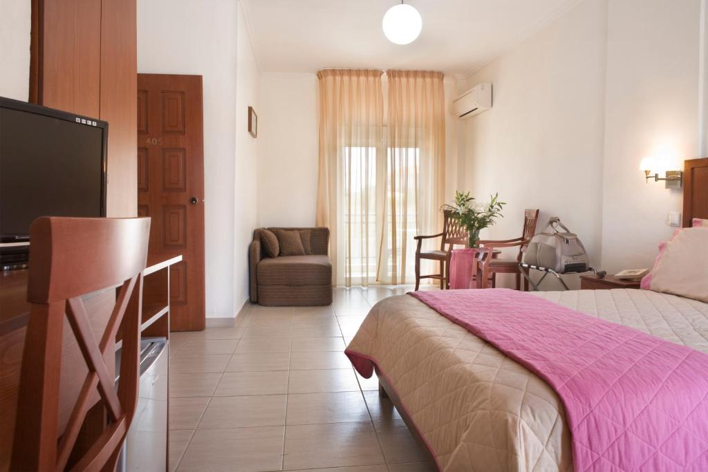 TV a/nebo společenská místnost v ubytování Stratos Hotel