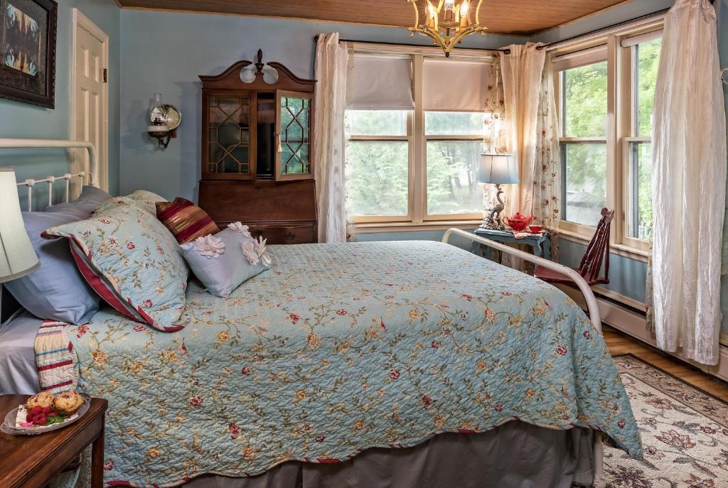 Silver Heart Inn & Cottages - 