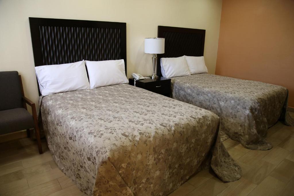 Postel nebo postele na pokoji v ubytování Hotel Plaza Bernal