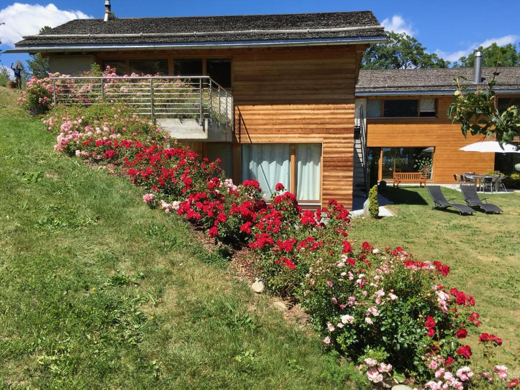 Vrt ispred objekta Chalet E Toue