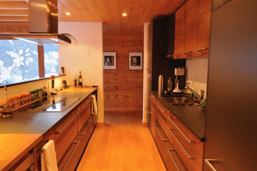 Kuhinja ili čajna kuhinja u objektu Chalet E Toue