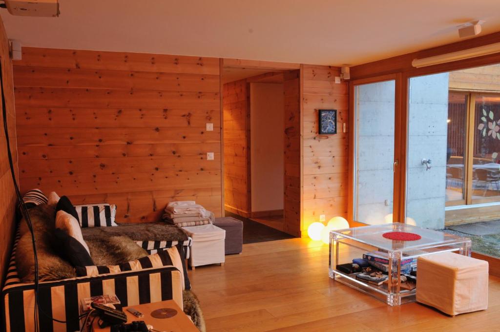 Prostor za sedenje u objektu Chalet E Toue