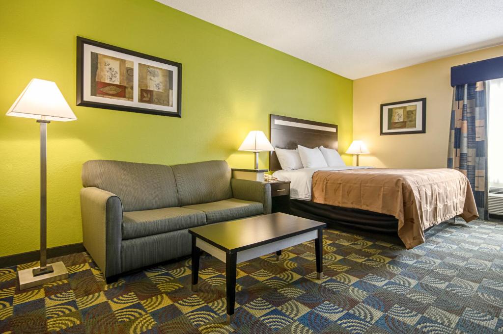 Quality Inn & Suites Glenmont - Albany South - Suite Lit King-Size Avec Canapé-Lit - Non-Fumeurs