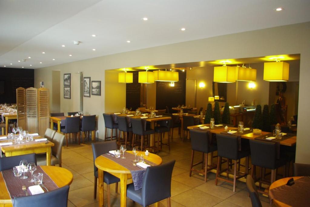 Restaurace v ubytování Hôtel Burnichon