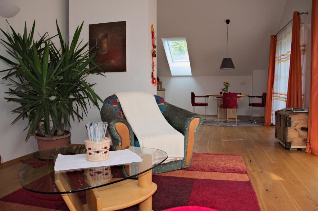 A seating area at FeWo Sonnenschein