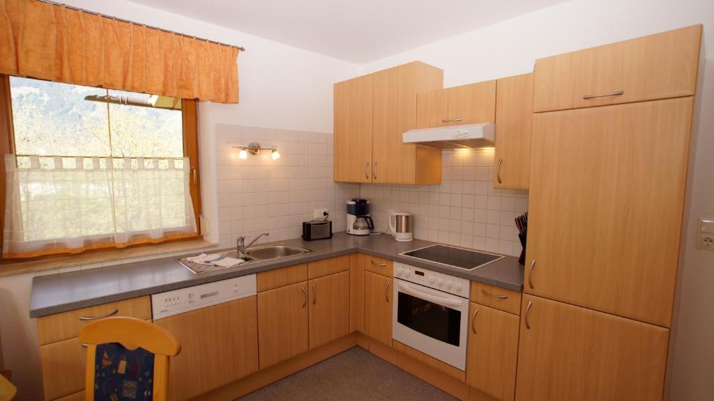 A kitchen or kitchenette at Haus Peter Schiestl