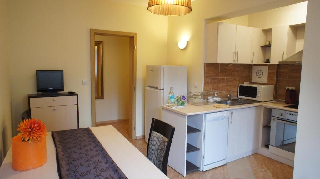 City Apartments - Two-Bedroom Apartment - 9 Bistritsa Str.