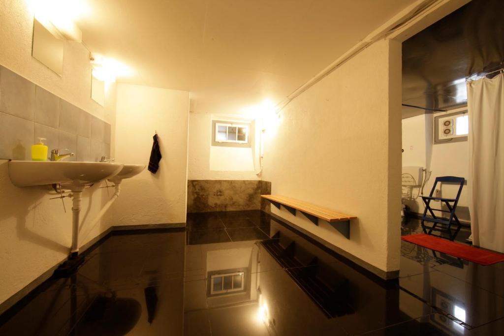 Vannituba majutusasutuses Gotthard Backpacker