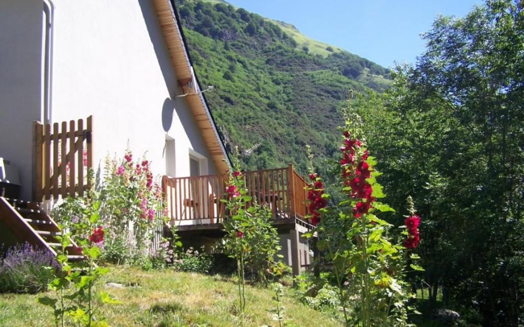 アラヌエにあるAppartement à la montagneの庭の花束家