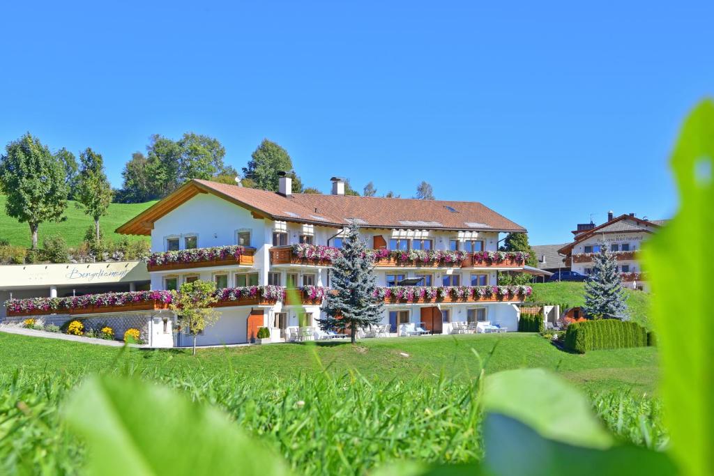 a view of a building with a green lawn at Bergdiamant in Maranza