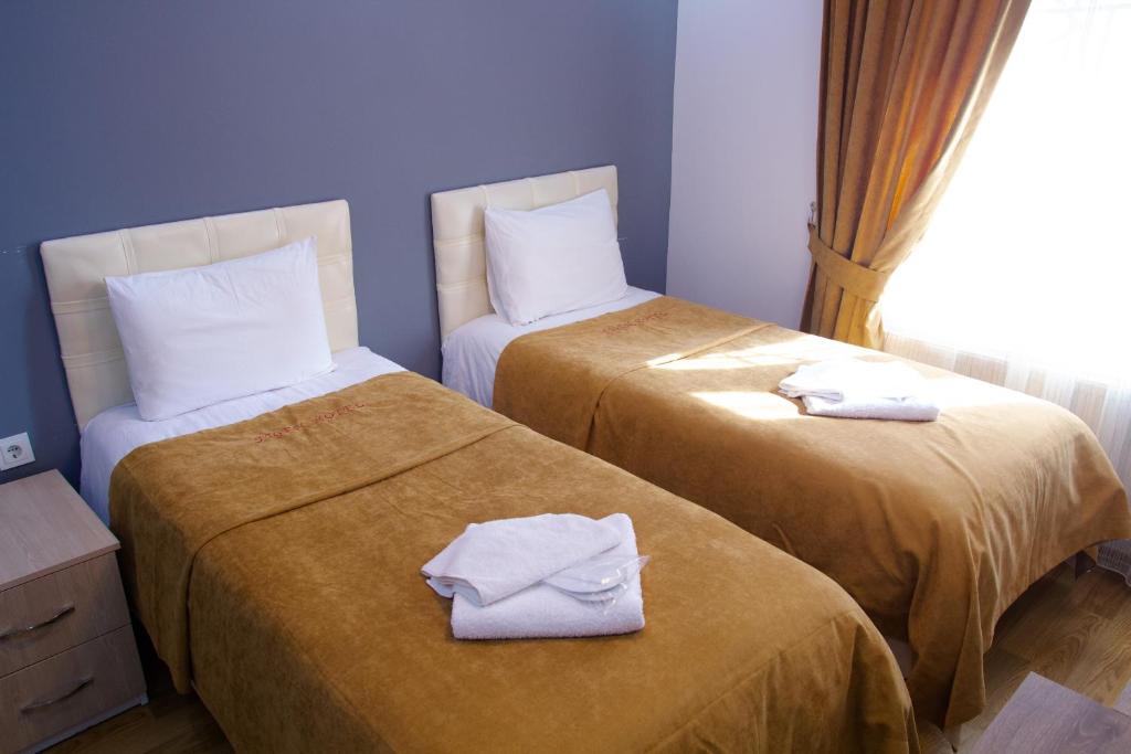 Postel nebo postele na pokoji v ubytování Figen Hotel