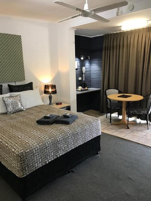 Postel nebo postele na pokoji v ubytování Central Motel Gin Gin