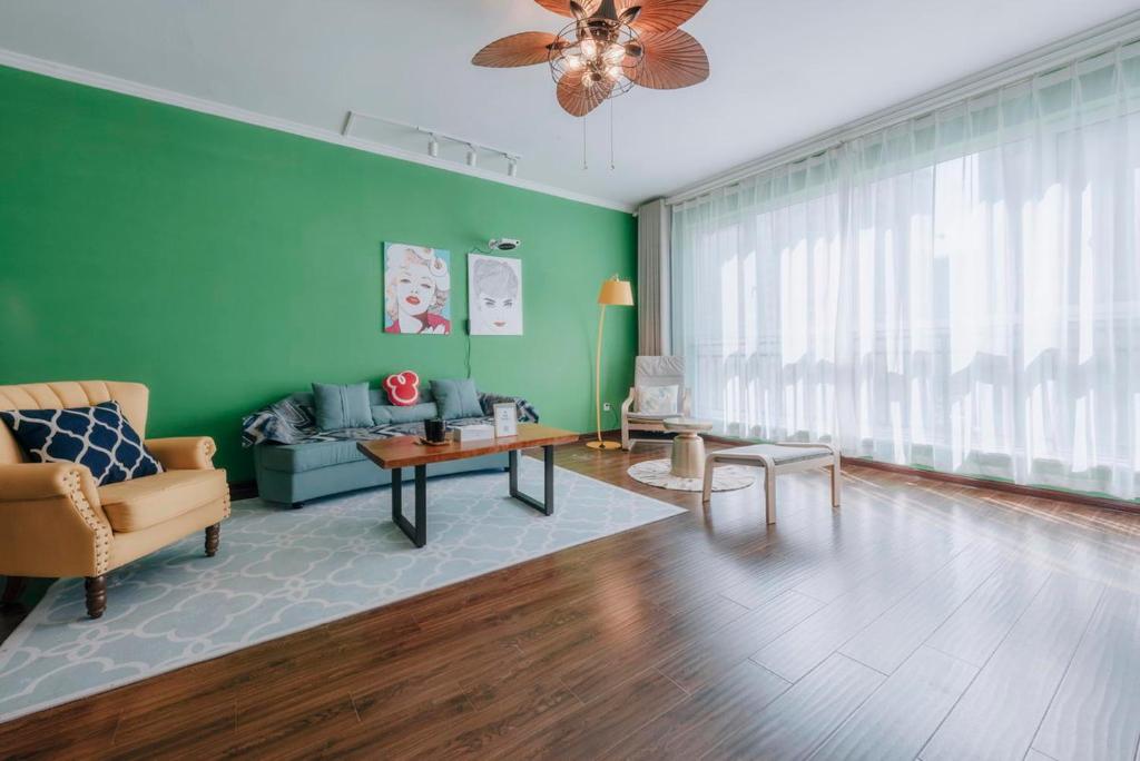 a living room with a couch and a ceiling fan at Xi'an Lianhu·Moslem Street (Huimin Jie)· Locals Apartment 00172050 in Xi'an