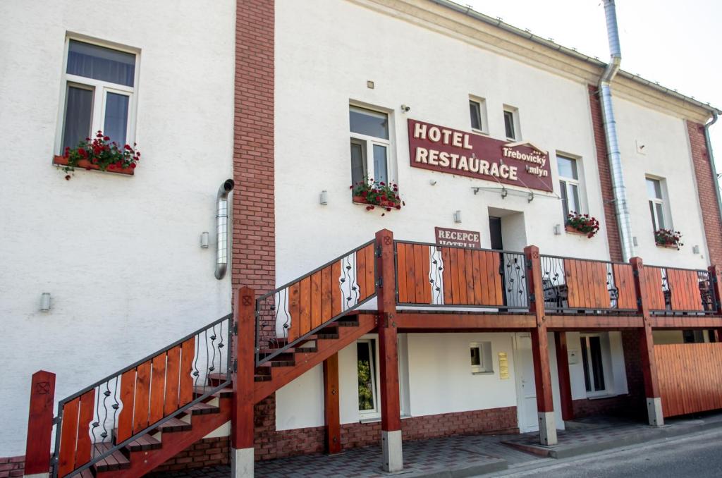 Budova, kde se hotel nachází