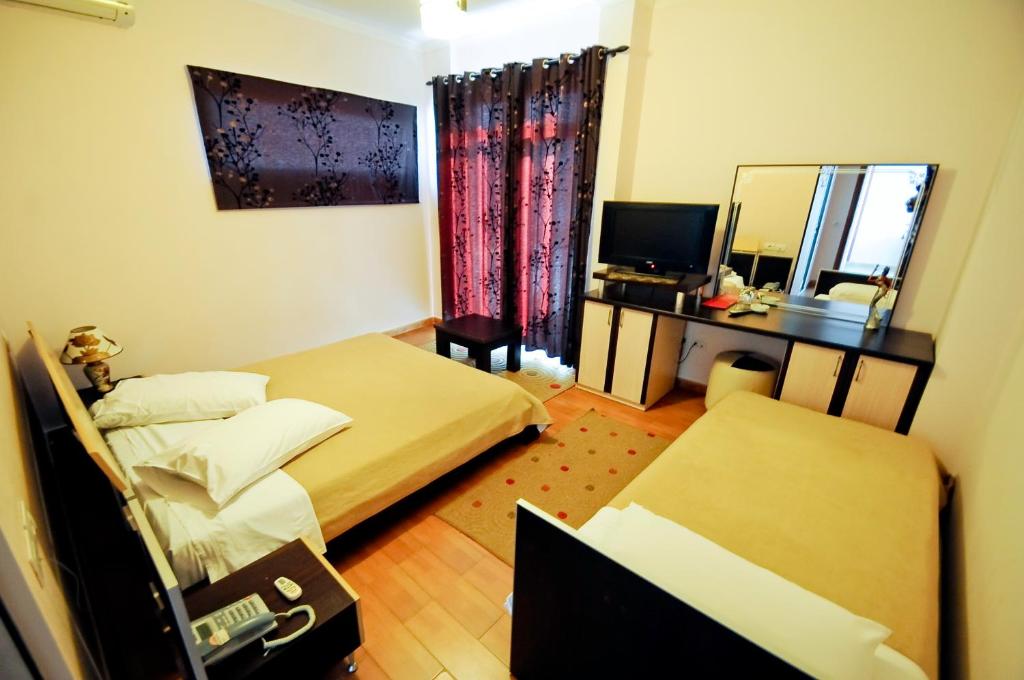TV a/nebo společenská místnost v ubytování Hotel Lubjana