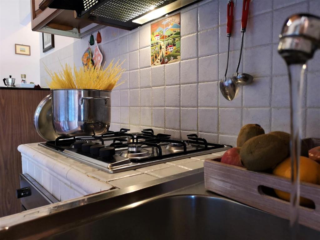 Kuchyňa alebo kuchynka v ubytovaní Agriturismo Palazzo Conti - B