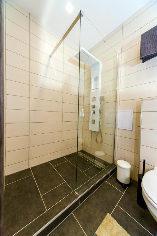 Koupelna v ubytování RÉS Apartman