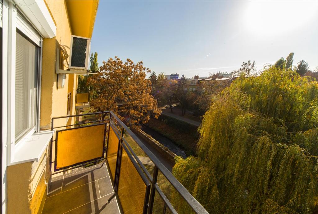 Balkón nebo terasa v ubytování RÉS Apartman