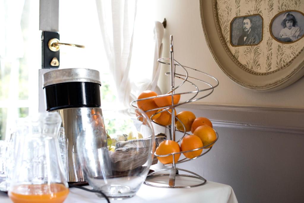a bowl of oranges on a table with a blender at Hotel Villa Rivoli in Nice