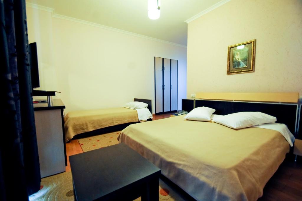 Postel nebo postele na pokoji v ubytování Hotel Lubjana