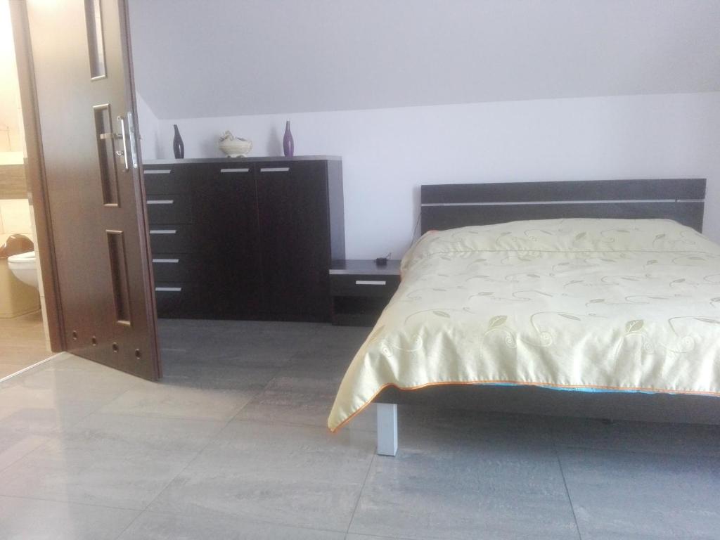 A bed or beds in a room at Agroturystyka u Tadka