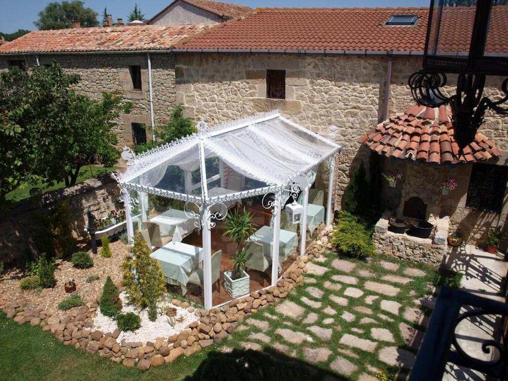 an aerial view of a house with a gazebo at Posada del Indiano in Cidones