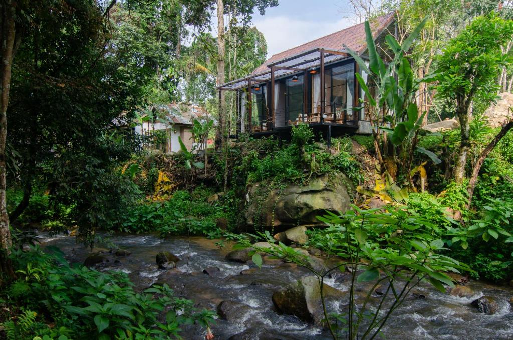 Voraman Hut - Resim 1