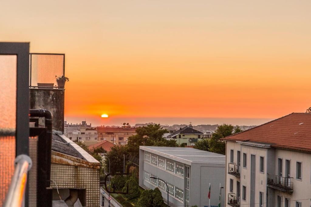 Фотография из галереи Sunset Relaxing Apt with terrace, parking & bikes в Порту