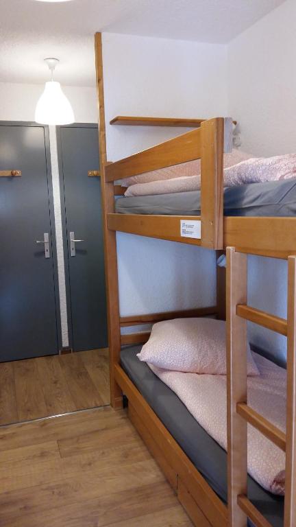 Postel nebo postele na pokoji v ubytování Les Alberges