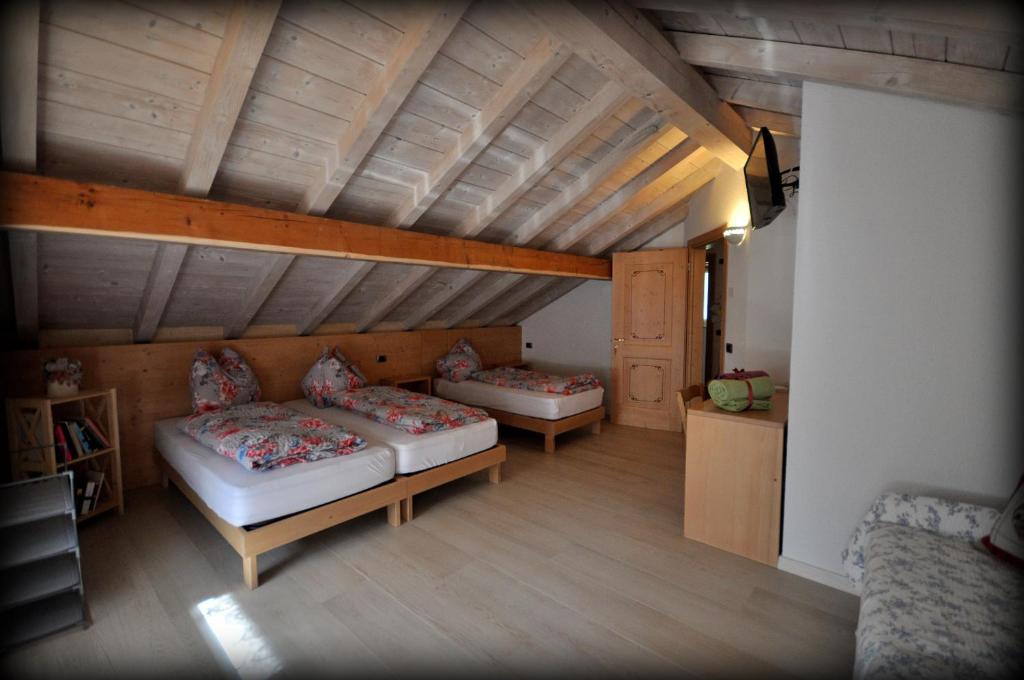 Postel nebo postele na pokoji v ubytování Camere Nordest Sudest- Conca Agordina