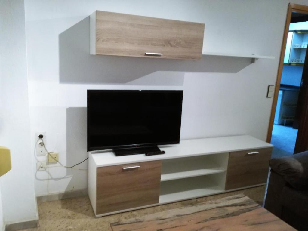 TV a/nebo společenská místnost v ubytování VIVIENDA COMPLETA EN SEVILLA